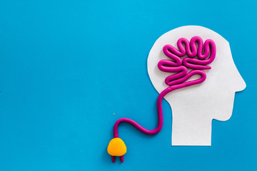 汽车显示abs和刹车灯一直亮是什么原因