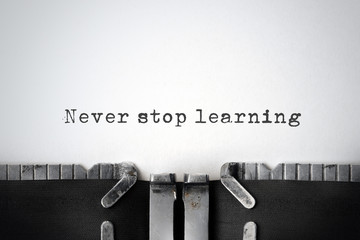 汽车显示abs和刹车灯一直亮是什么原因